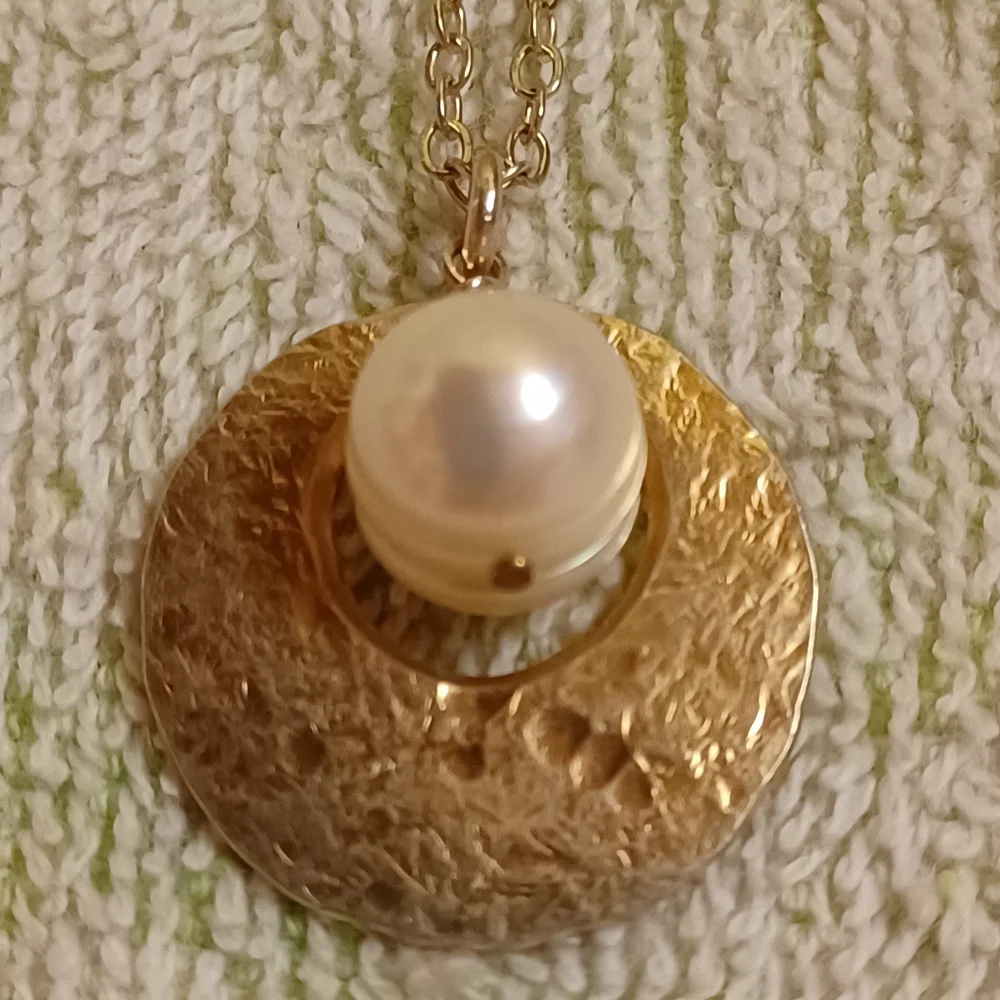 DJ Strang Pearl And Hammered Plate Goldtone Over Sterling Necklace-10